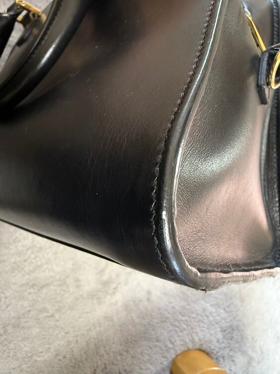 イブサンローラン  （ブランドバッグ）の商品画像 - 査定依頼日：2025年5月24日 - 最高査定価格：33,000円