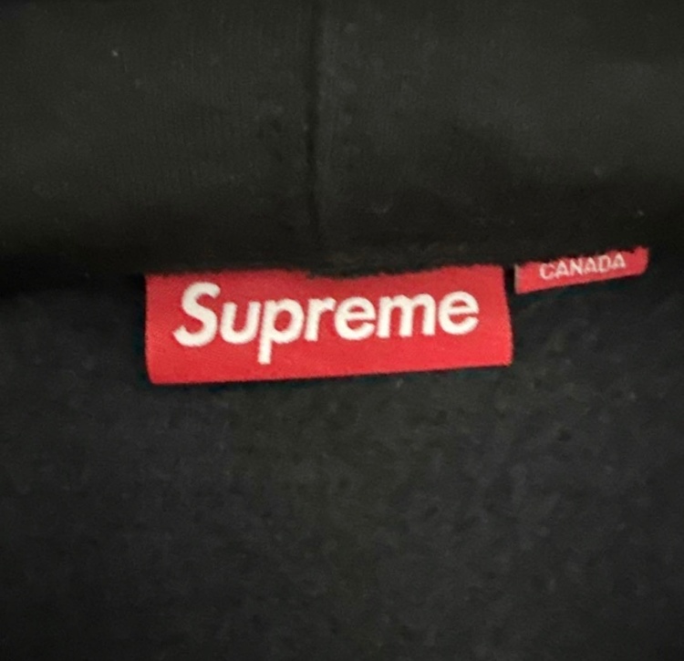 supreme Sロゴ ジップアップパーカー（古着・ファッション）の商品画像 - 査定依頼日：2026年8月22日 - 最高査定価格：12,000円