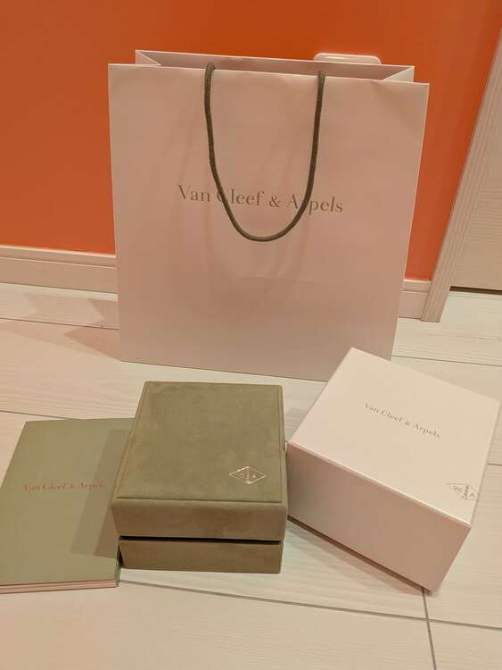 その他 ヴァン クリーフ＆アーペル VCAR0SF00（高級時計）の商品画像 - 査定依頼日：2025年5月24日 - 最高査定価格：930,000円