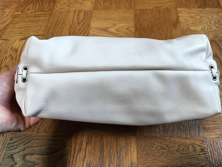 フェラガモ  （ブランドバッグ）の商品画像 - 査定依頼日：2025年4月23日 - 最高査定価格：7,000円