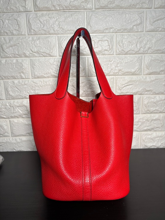 エルメス ピコタンロックＭＭ トリヨンクレマンス ルージュクー A刻印 （ブランドバッグ）の商品画像 - 査定依頼日：2025年9月3日 - 最高査定価格：300,000円