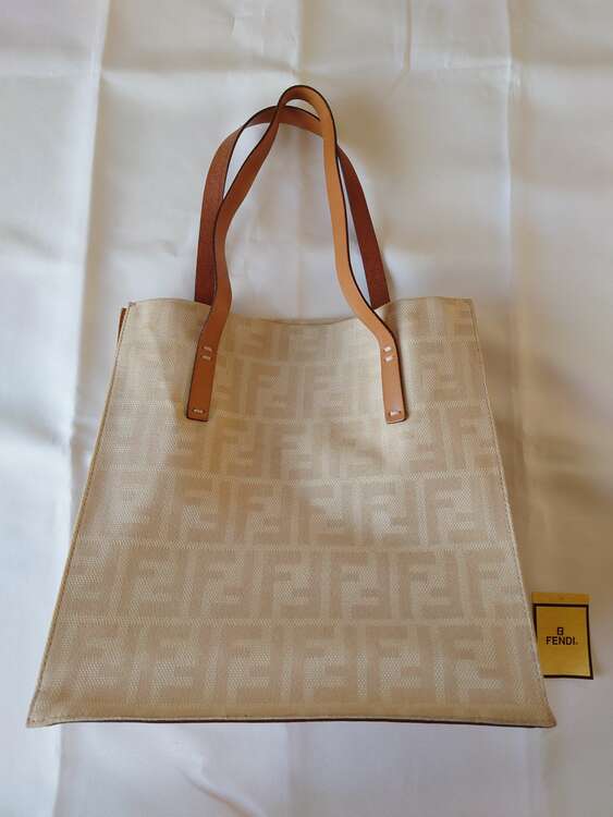 トートバッグ（ブランドバッグ）の商品画像 - 査定依頼日：2025年3月27日 - 最高査定価格：30,000円