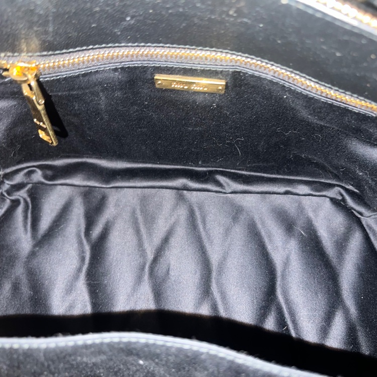 ミュウミュウ  （ブランドバッグ）の商品画像 - 査定依頼日：2025年6月28日 - 最高査定価格：100,000円