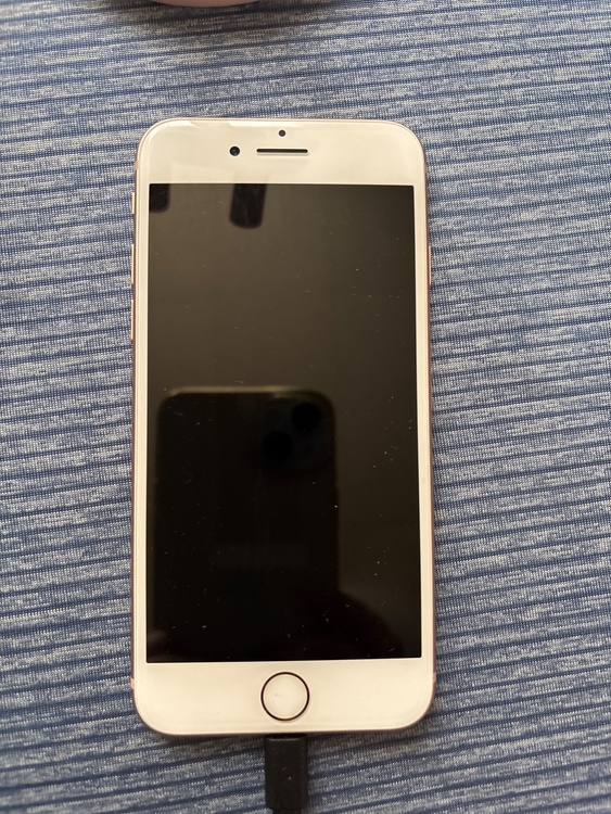 iPhone8 64GB au（スマホ）の商品画像 - 査定依頼日：2026年3月19日 - 最高査定価格：6,000円