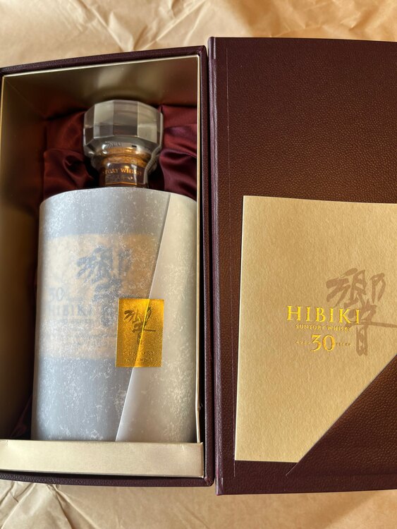 響30年（お酒）の商品画像 - 査定依頼日：2025年5月2日 - 最高査定価格：500,000円