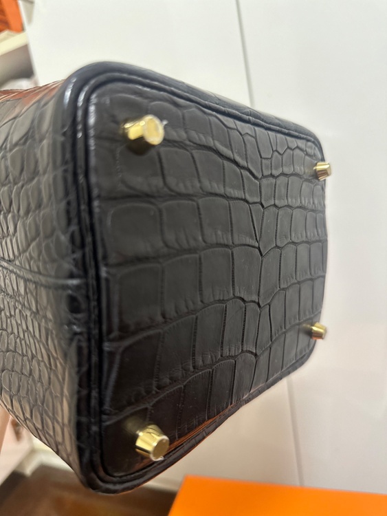 ピコタン　マットクロコ　ノアール　ゴールド金具（ブランドバッグ）の商品画像 - 査定依頼日：2026年1月16日 - 最高査定価格：2,600,000円