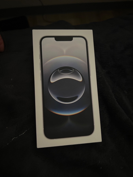 MD1R4J/A iPhone 16e, White, 128GB（スマホ）の商品画像 - 査定依頼日：2026年4月18日 - 最高査定価格：61,000円