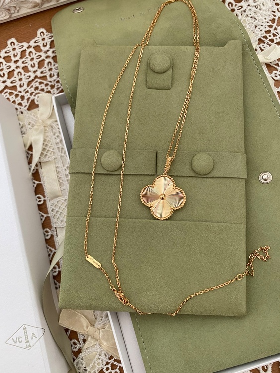 ヴァンクリーフ&アーペル　マジックアルハンブラ　ギヨシェ（金・貴金属）の商品画像 - 査定依頼日：2026年10月13日 - 最高査定価格：1,260,000円