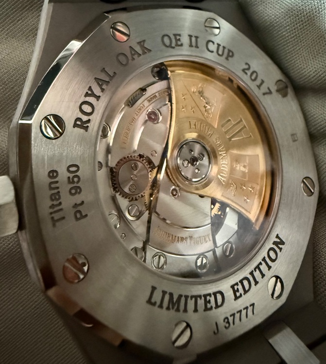 15403IP.OO.1220IP.01（QE II Cup）（高級時計）の商品画像 - 査定依頼日：2025年8月1日 - 最高査定価格：6,700,000円