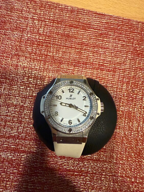 ウブロ ビックバン ホワイトスチールだい（高級時計）の商品画像 - 査定依頼日：2025年1月9日 - 最高査定価格：600,000円