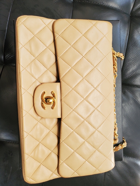 マトラッセ　タブルフラップ　ラムスキン　ベージュ　25（ブランドバッグ）の商品画像 - 査定依頼日：2021年12月4日 - 最高査定価格：350,000円