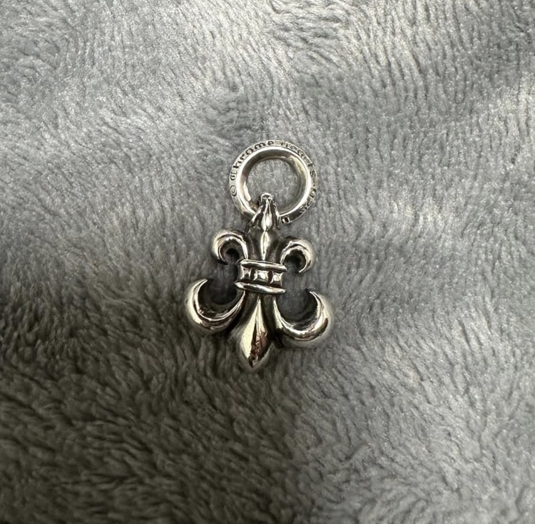 Chrome Hearts BS Fleur Charm "Silver"（古着・ファッション）の商品画像 - 査定依頼日：2026年3月30日 - 最高査定価格：110,000円