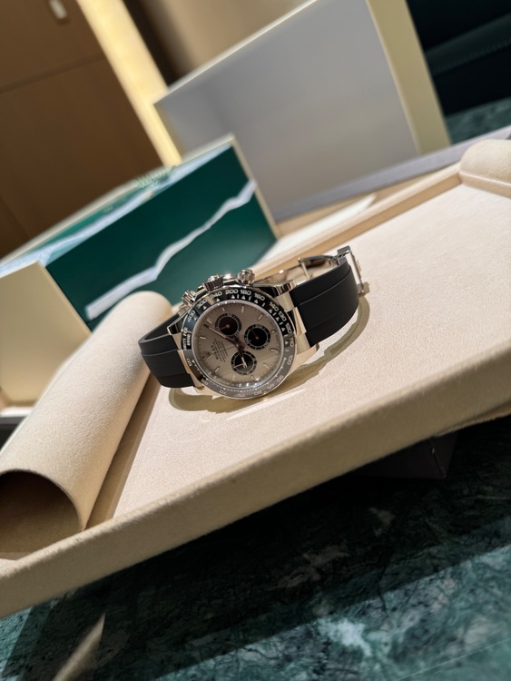 ロレックス デイトナ 126519n（高級時計）の商品画像 - 査定依頼日：2025年7月26日 - 最高査定価格：7,350,000円