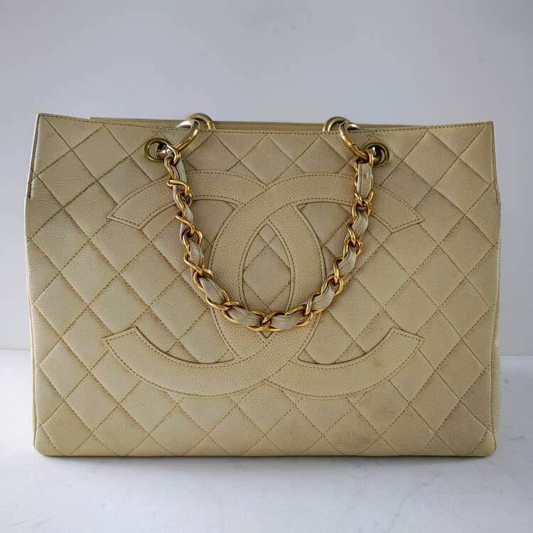 マトラッセ キャビアスキン チェーントートバッグ ココマーク ベージュ（ブランドバッグ）の商品画像 - 査定依頼日：2025年4月7日 - 最高査定価格：150,000円