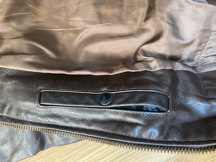 アヴィレックス　レザーフライトジャケット（古着・ファッション）の商品画像 - 査定依頼日：2026年4月14日 - 最高査定価格：14,000円