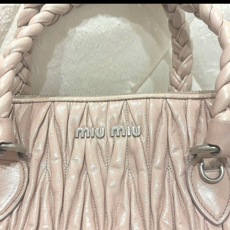ミュウミュウ  （ブランドバッグ）の商品画像 - 査定依頼日：2025年7月8日 - 最高査定価格：30,000円