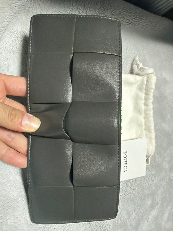 マキシイントレチャート 二つ折り財布　グレー　レザー（ブランド財布・小物）の商品画像 - 査定依頼日：2025年11月26日 - 最高査定価格：30,000円