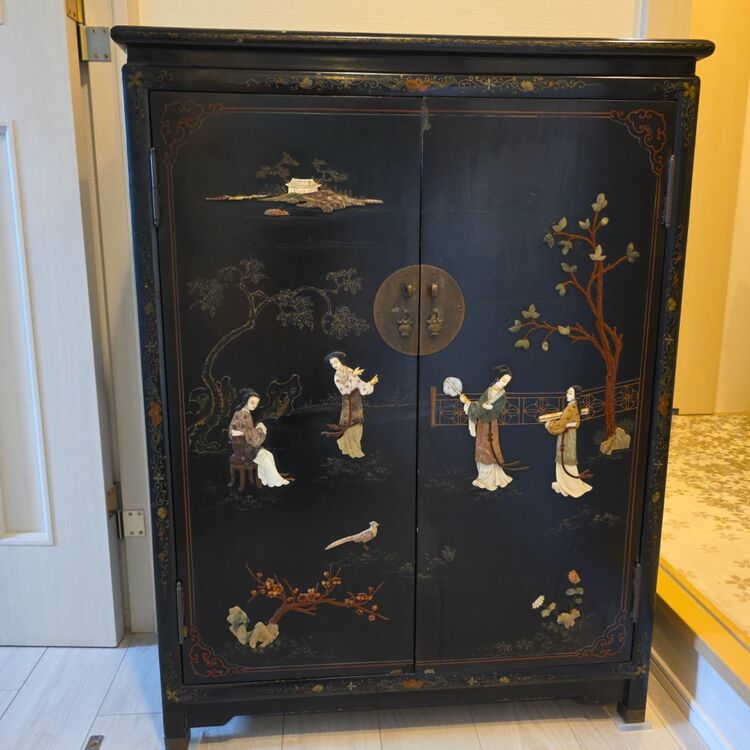 珊瑚飾りのついた収納庫（家具・寝具）の商品画像 - 査定依頼日：2025年11月6日 - 最高査定価格：5,000円