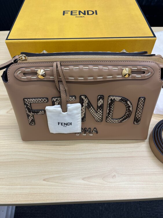 バイザウェイレザー×パイソン ベージュ2wayハンドバッグショルダーユーズッカ（ブランドバッグ）の商品画像 - 査定依頼日：2025年4月25日 - 最高査定価格：95,000円