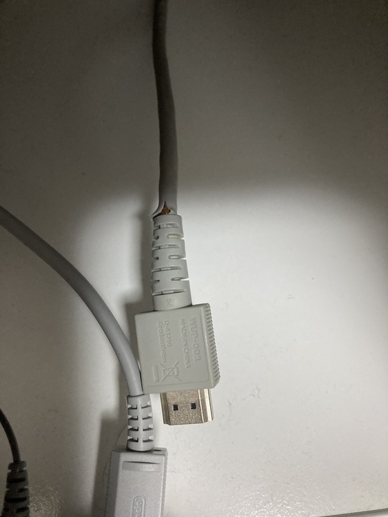 WiiU ファミリープレミアムセットkuro＋スーパーマリオブラザーズU（ゲーム機本体・ゲームソフト）の商品画像 - 査定依頼日：2022年1月3日 - 最高査定価格：3,000円