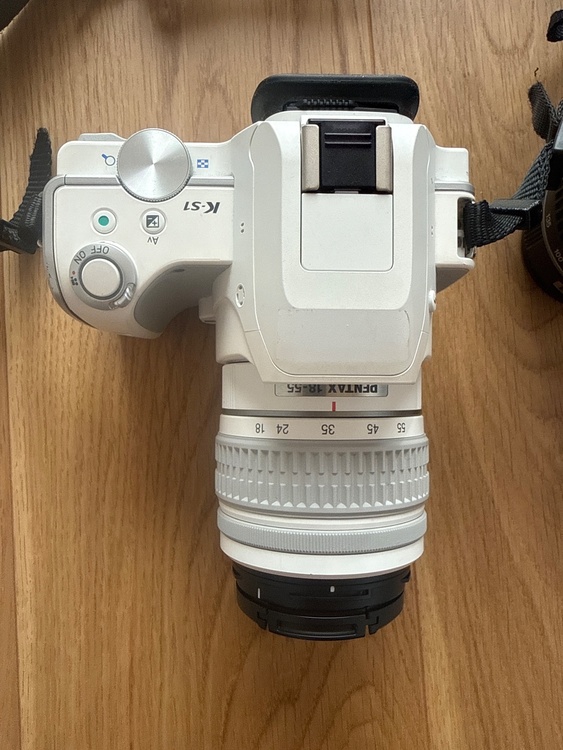 PENTAX K-S1（カメラ）の商品画像 - 査定依頼日：2026年10月3日 - 最高査定価格：18,000円