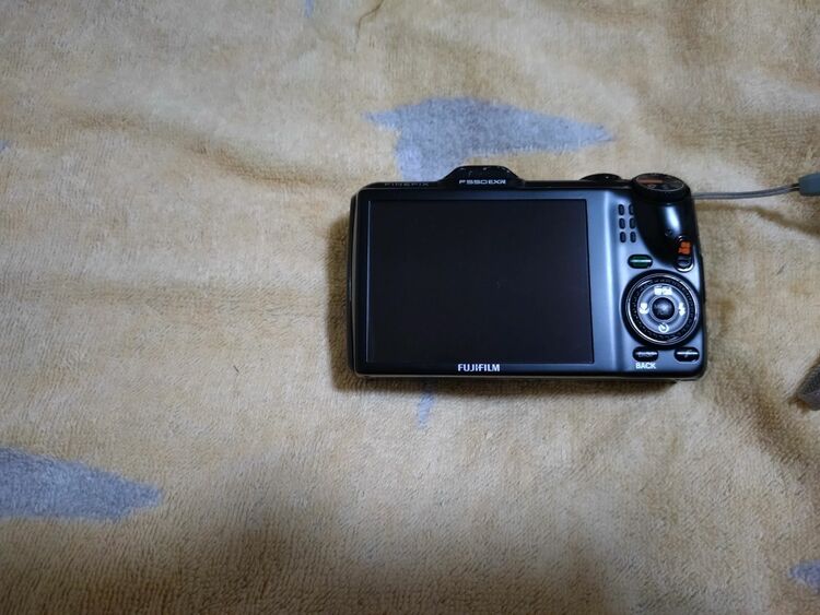 FINEPIX F550 EXR（カメラ）の商品画像 - 査定依頼日：2025年10月21日 - 最高査定価格：3,300円