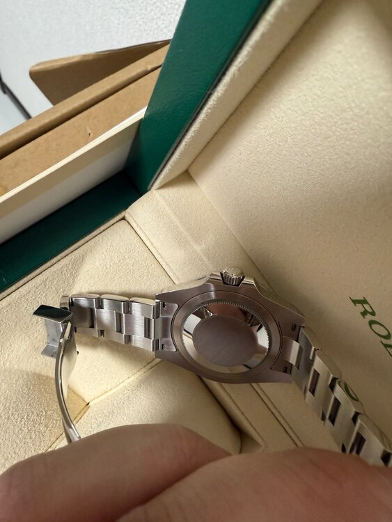 ロレックス GMTマスター 126710blr（高級時計）の商品画像 - 査定依頼日：2024年12月17日 - 最高査定価格：2,860,000円