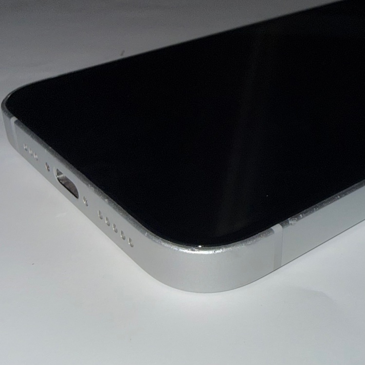 iPhone iPhone 16e 128GB SIMフリー（スマホ）の商品画像 - 査定依頼日：2026年9月8日 - 最高査定価格：60,000円