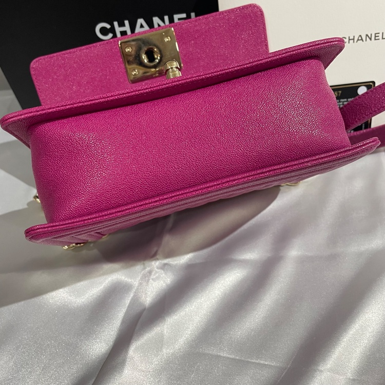 CHANELボーイシャネル マトラッセフューシャピンク/マゼンタ キャビアスキン（ブランドバッグ）の商品画像 - 査定依頼日：2025年12月13日 - 最高査定価格：450,000円