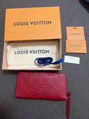 ジッピーウォレット（ブランド財布・小物）の商品画像 - 査定依頼日：2024年9月18日 - 最高査定価格：15,000円