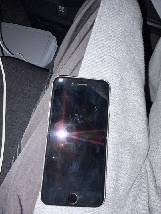 iPhone SE (第 2 世代) 128GB SIMフリー（スマホ）の商品画像 - 査定依頼日：2026年3月28日 - 最高査定価格：12,000円