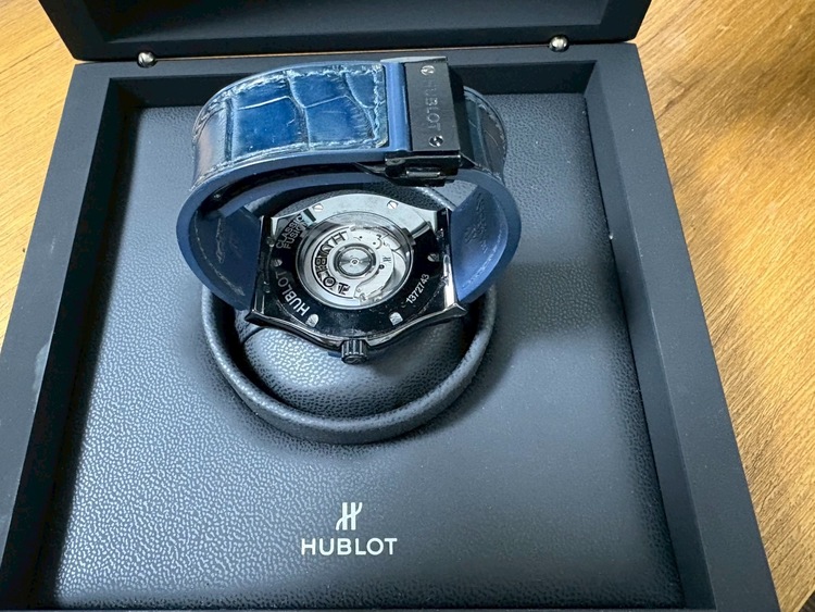 ウブロ クラシックフュージョン （高級時計）の商品画像 - 査定依頼日：2026年1月25日 - 最高査定価格：550,000円