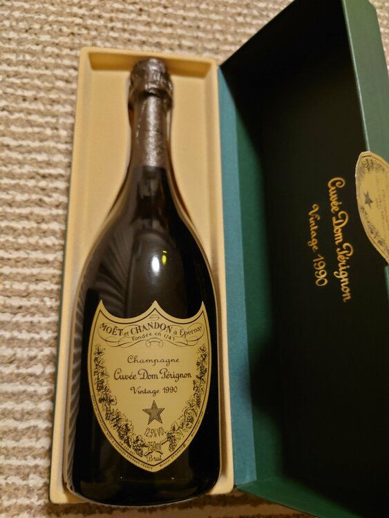 シャンパン ドン・ペリニヨン（お酒）の商品画像 - 査定依頼日：2026年9月4日 - 最高査定価格：37,000円