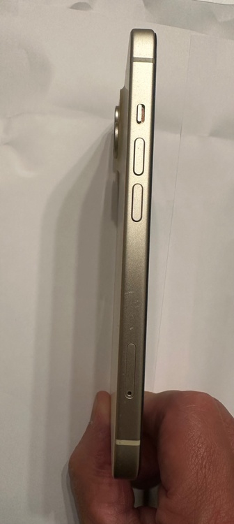 iPhone15 256GB docomo（スマホ）の商品画像 - 査定依頼日：2026年4月23日 - 最高査定価格：60,000円