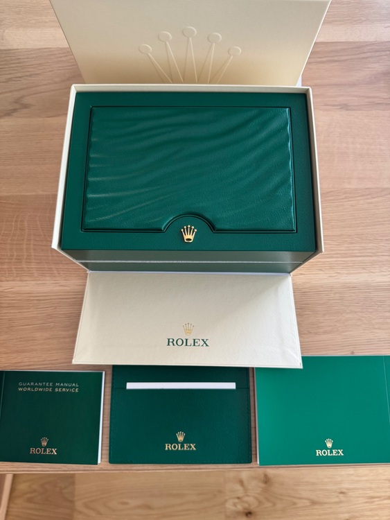 サブマリーナデイト（高級時計）の商品画像 - 査定依頼日：2025年8月25日 - 最高査定価格：100,000円