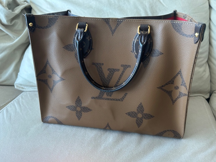 Louis Vuitton OnTheGo MM モノグラム（ブランドバッグ）の商品画像 - 査定依頼日：2026年7月19日 - 最高査定価格：200,000円