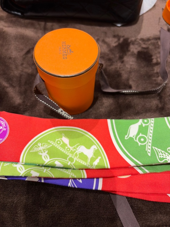 エルメススカーフ（ブランドバッグ）の商品画像 - 査定依頼日：2026年1月17日 - 最高査定価格：16,500円