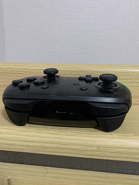 Nintendo swich proコントローラー スプラトゥーンエディション（ゲーム機本体・ゲームソフト）の商品画像 - 査定依頼日：2019年11月2日 - 最高査定価格：2,500円