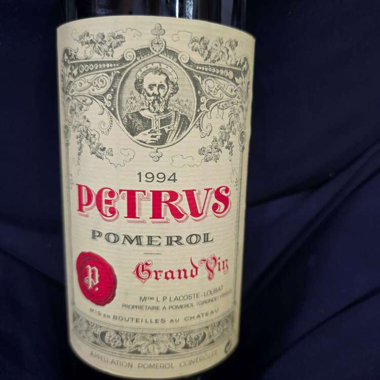ワイン シャトー・ペトリュス （お酒）の商品画像 - 査定依頼日：2025年5月6日 - 最高査定価格：210,000円