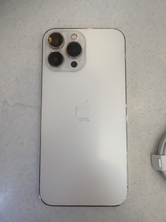 iPhone 13 Pro Max 256GB au（スマホ）の商品画像 - 査定依頼日：2026年1月29日 - 最高査定価格：57,000円