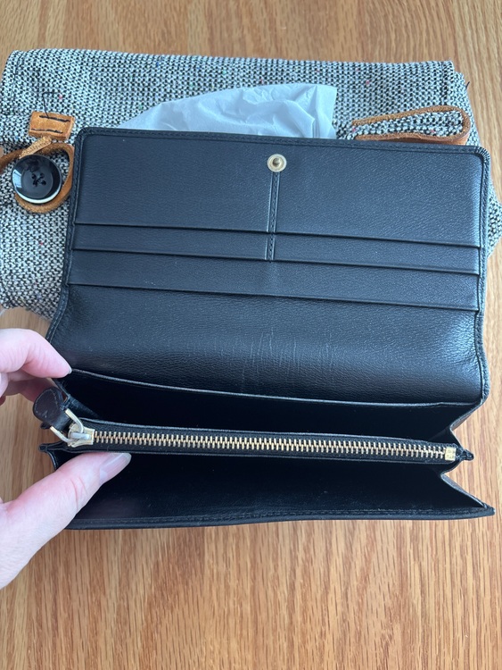 財布（ブランド財布・小物）の商品画像 - 査定依頼日：2025年8月26日 - 最高査定価格：3,000円