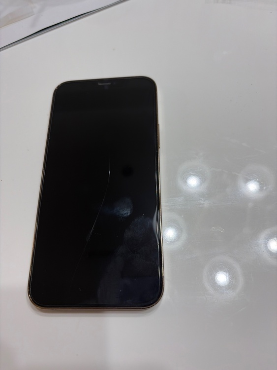 G6TDC0A00D8J（スマホ）の商品画像 - 査定依頼日：2026年9月13日 - 最高査定価格：29,500円