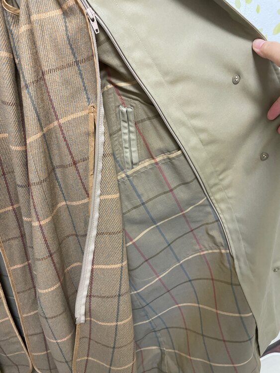 トレンチコート（古着・ファッション）の商品画像 - 査定依頼日：2025年5月19日 - 最高査定価格：1,000円