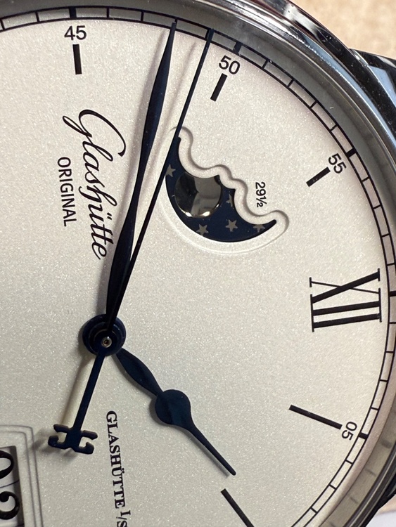 その他 その他 グラスヒュッテオリジナル　セネタ　エクセレンス　パノラマデイト　む（高級時計）の商品画像 - 査定依頼日：2026年2月8日 - 最高査定価格：800,000円