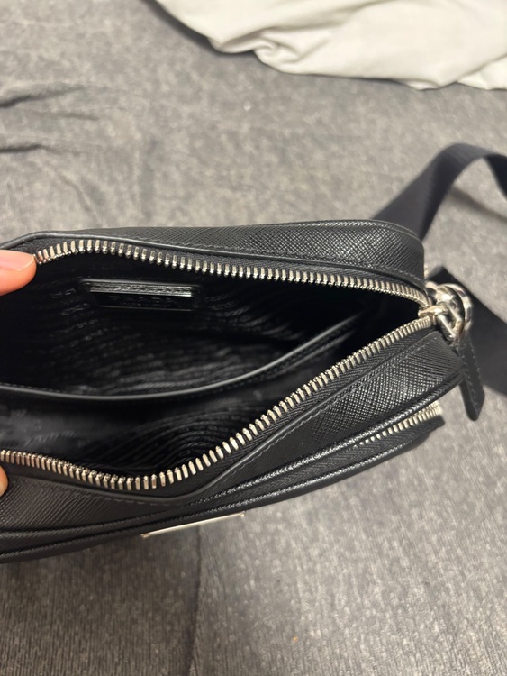 プラダショルダーバック（ブランドバッグ）の商品画像 - 査定依頼日：2025年8月9日 - 最高査定価格：190,000円