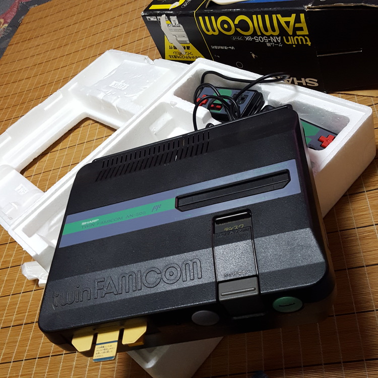 SHARP ツインファミコン 本体 AN-500B（ゲーム機本体・ゲームソフト）の商品画像 - 査定依頼日：2020年7月14日 - 最高査定価格：9,000円