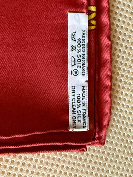 スカーフ　カレ90- Les Robes（古着・ファッション）の商品画像 - 査定依頼日：2025年2月20日 - 最高査定価格：15,000円