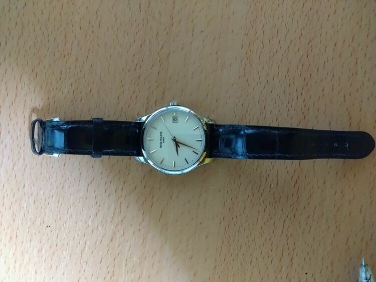 パテックフィリップ　カラトラバ　５２２７G　００１（高級時計）の商品画像 - 査定依頼日：2025年11月17日 - 最高査定価格：3,500,000円