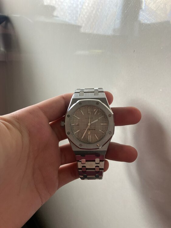 オーデマピゲ ロイヤルオーク （高級時計）の商品画像 - 査定依頼日：2025年2月9日 - 最高査定価格：4,300,000円