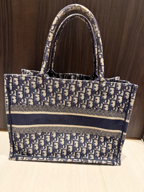 ブックトート（ブランドバッグ）の商品画像 - 査定依頼日：2026年4月4日 - 最高査定価格：180,000円